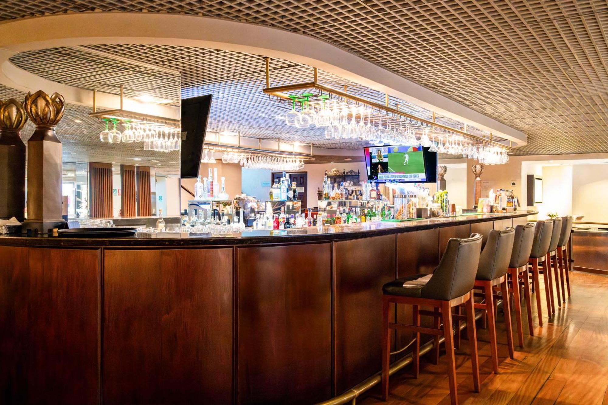 Casa Andina Premium Miraflores Lima Exterior foto The bar at the 1905 Restaurant