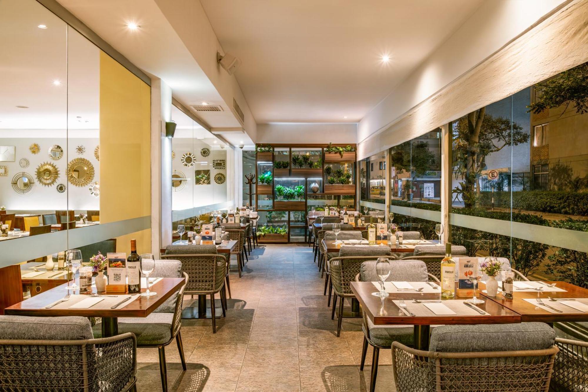 Casa Andina Premium Miraflores Lima Exterior foto Interior of a restaurant in the Philippines