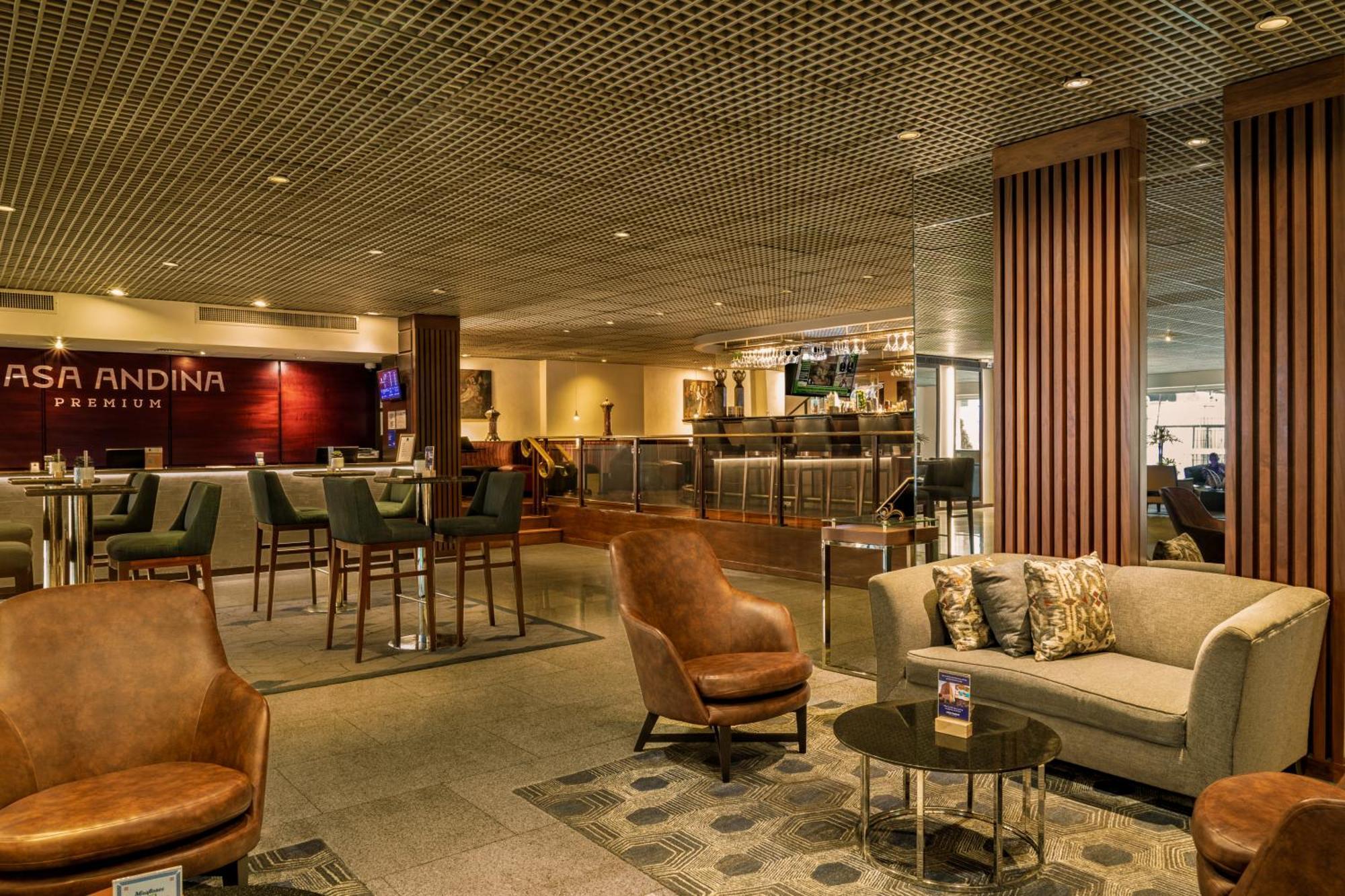 Casa Andina Premium Miraflores Lima Exterior foto The Andina Premium Lounge at Santiago Airport